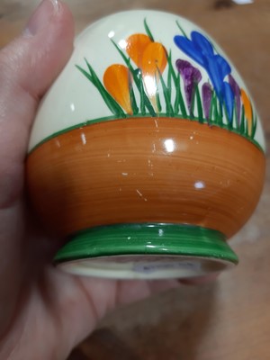 Lot 12 - Clarice Cliff, a 'Crocus' pattern daffodil preserve pot and cover