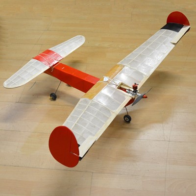 Lot 395 - Red and white flying wing model, Canard 049 diesel