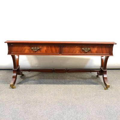 Lot 762 - Reproduction mahogany coffee table