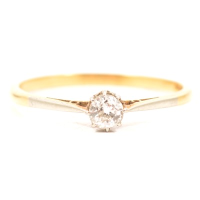 Lot 2 - A diamond solitaire ring.