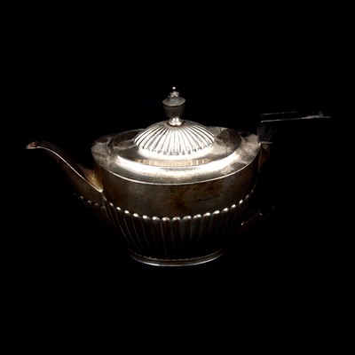 Lot 220 - Silver teapot