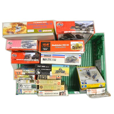 Lot 210 - Eighteen model vehicle and military kits