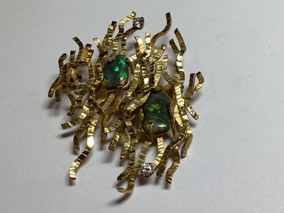 Lot 121 - Tom Payne and Peter Triggs - a 1960’s modernist 18 carat gold brooch.