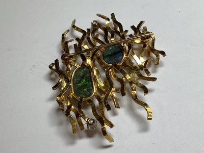 Lot 121 - Tom Payne and Peter Triggs - a 1960’s modernist 18 carat gold brooch.