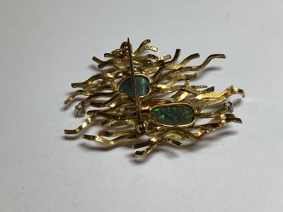 Lot 121 - Tom Payne and Peter Triggs - a 1960’s modernist 18 carat gold brooch.