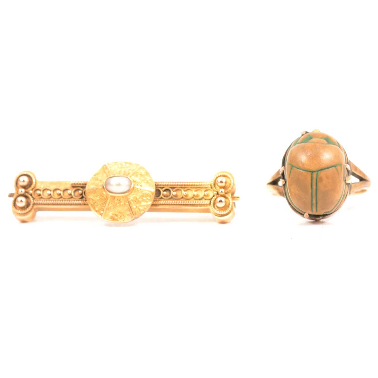 Lot 31 - An Etruscan bar brooch and scarab ring.