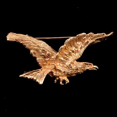 Lot 128A - A yellow metal golden eagle brooch marked 14K.