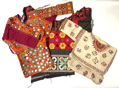 Lot 11 - Quantity of textiles and clothing from the Gujarat and Sindh regions