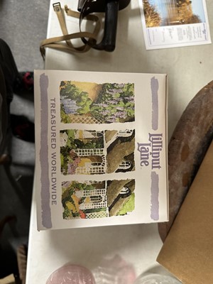 Lot 96 - Collection of five Lilliput Lane models