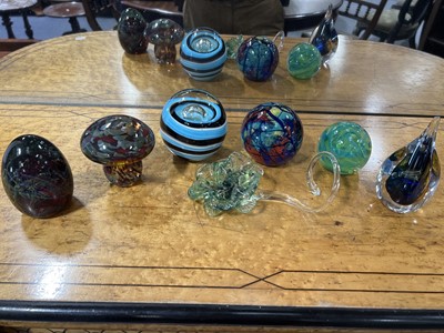 Lot 90 - Box of modern glass paperweights, including John Ditchfield