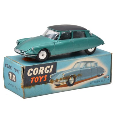 Lot 60 - Corgi Toys die-cast model ref 210 Citroen DS 19