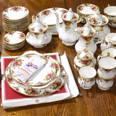Lot 99 - Large suite of Royal Albert 'Old Country Roses' tea and dinner ware