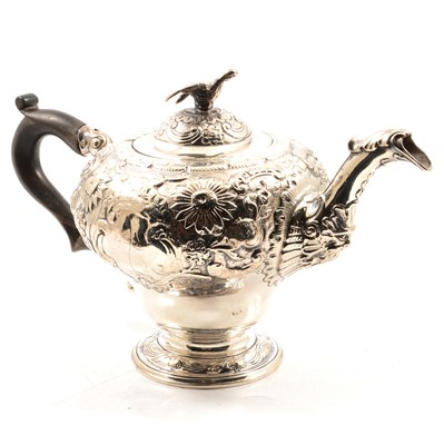 Lot 249 - George II style silver teapot