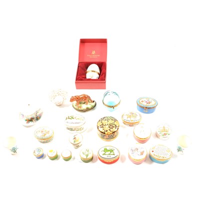 Lot 33 - Small ceramics and enamel boxes