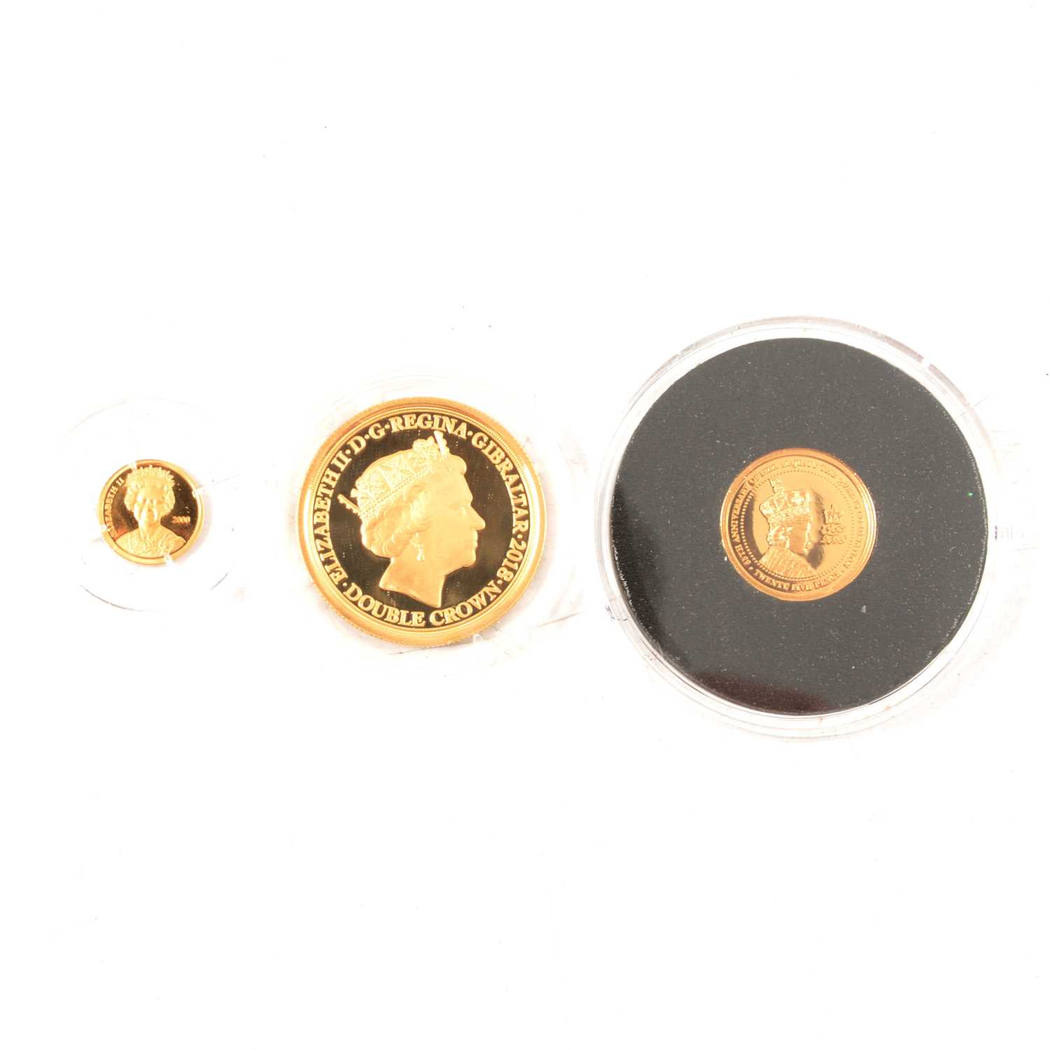 Lot 219 - A 9 carat gold 25p, a 9 carat gold double crown, and a 14 carat gold commemorative coin.