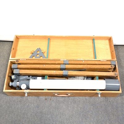 Lot 162 - Cased astronomical telescope, by SNS, model SK-7B