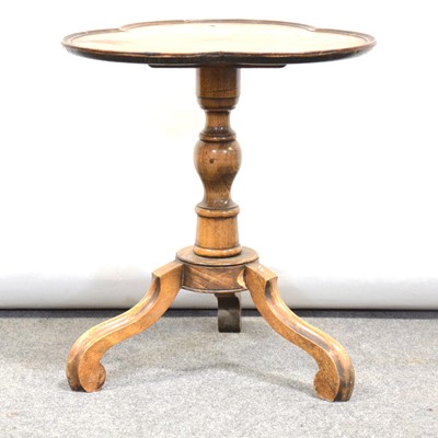 Lot 462 - Walnut tripod table