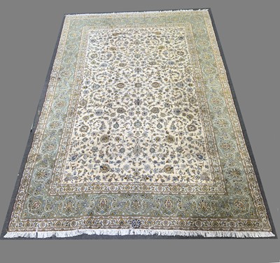 Lot 407 - Large Kashan carpet