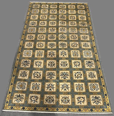 Lot 499 - Kashan rug