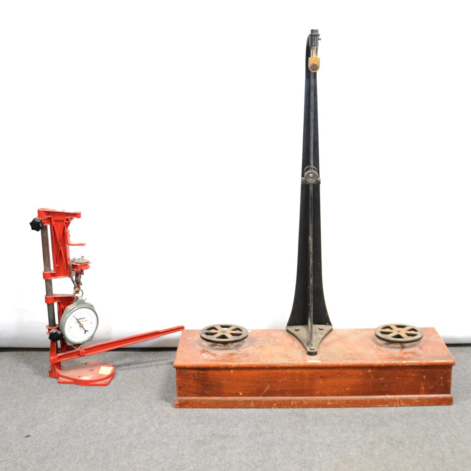 Lot 193 - Large floor-standing balance scale frame,