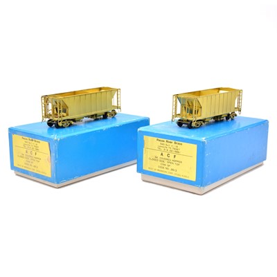 Lot 14 - Two Pecos River HO gauge wagons, brass models, boxed