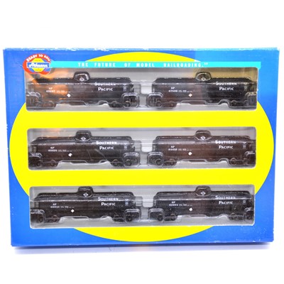 Lot 7 - Athearn HO gauge six oil tanker set, boxed