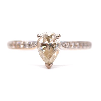 Lot 84 - A diamond solitaire ring.