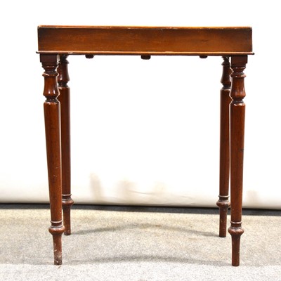 Lot 472 - Victorian walnut table