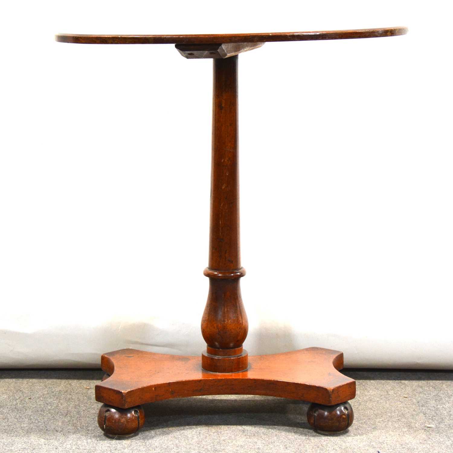 Lot 411 - Victorian mahogany table