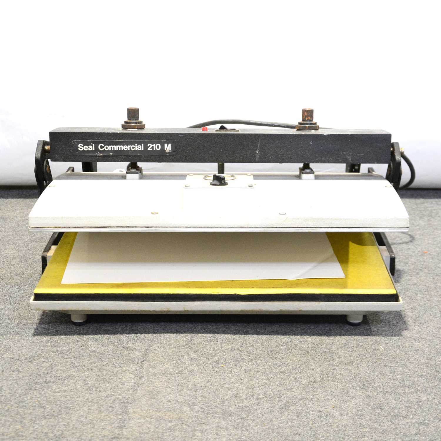 Lot 219 - Seal dry mounting / laminating press