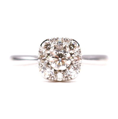 Lot 90 - A diamond halo square cluster ring