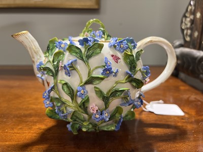 Lot 47 - Meissen teapot