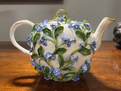 Lot 47 - Meissen teapot