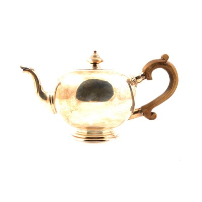 Lot 193 - Irish silver teapot