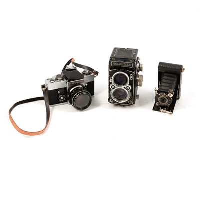 Lot 125 - Eleven vintage cameras, including Rolleiflex twin-lens camera