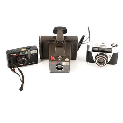 Lot 124 - Vintage cameras, six boxes of mixed makers and types