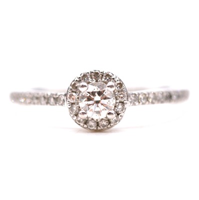 Lot 92 - A diamond halo circular cluster ring.