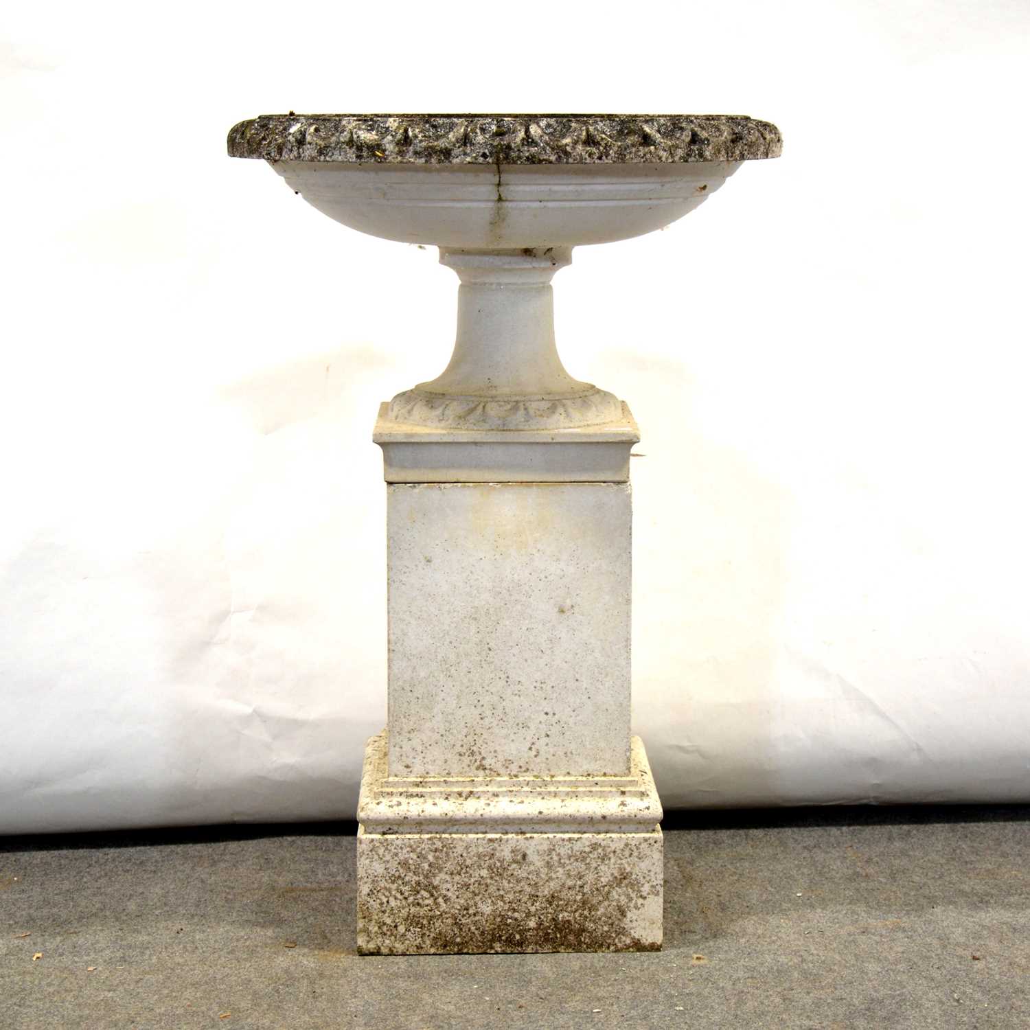 Lot 471 Concrete birdbath,