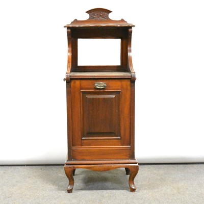 Lot 427 - Victorian walnut purdonium