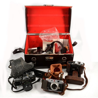 Lot 115 - Vintage cameras and lenses, including Minolta SRT 101 35mm camera etc