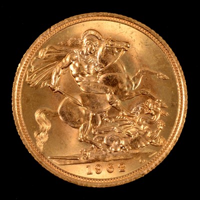 Lot 235 - Elizabeth II gold Sovereign coin