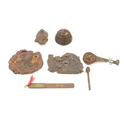 Lot 112 - Small collection of Japanese cast metal objects