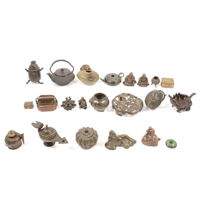 Lot 118 - Small collection of Asian metal objects