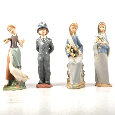 Lot 31 - Four Lladro figurines