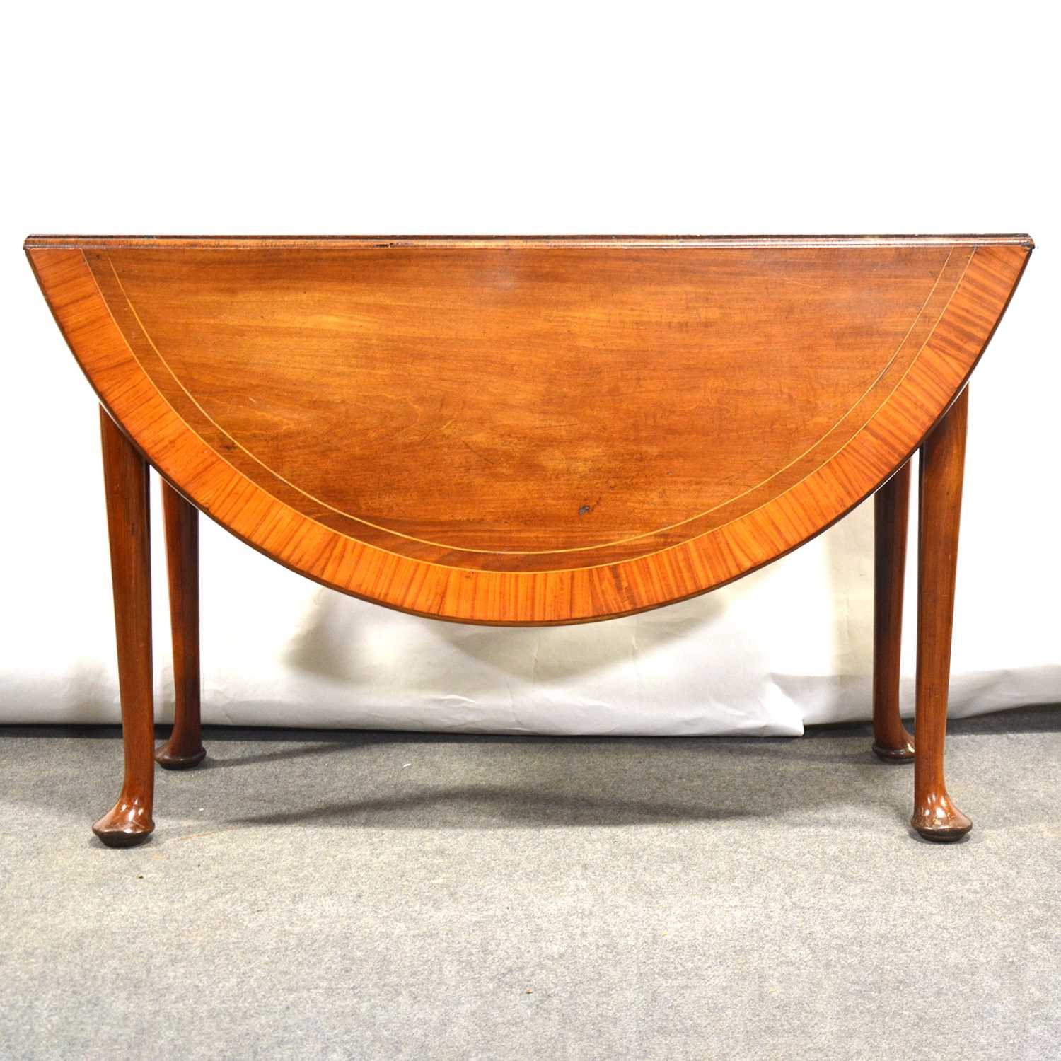 Lot 518 - George III mahogany marquetry gateleg table