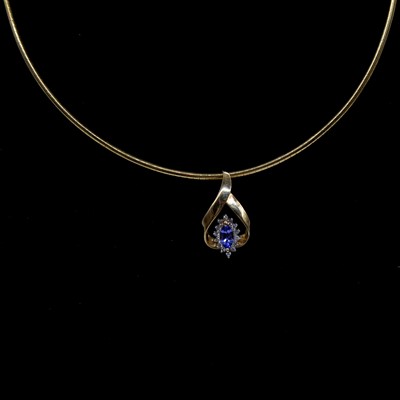 Lot 195 - A tanzanite pendant on a 585 standard collar.