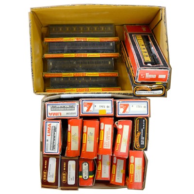 Lot 317 - Twenty-one OO gauge passenger coaches, boxed