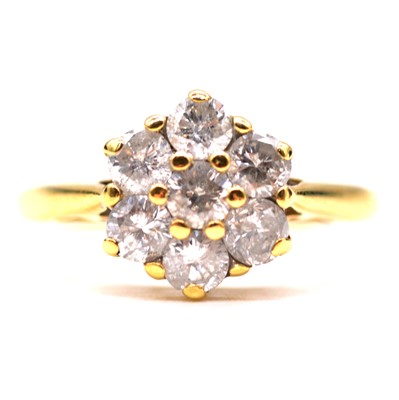 Lot 27 - A diamond cluster ring.