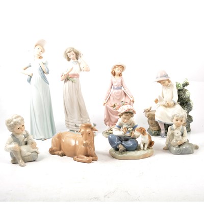 Lot 12 - Fifteen Lladro and Nao figurines