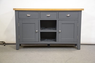 Lot 465 - A suite of part painted and oak furniture